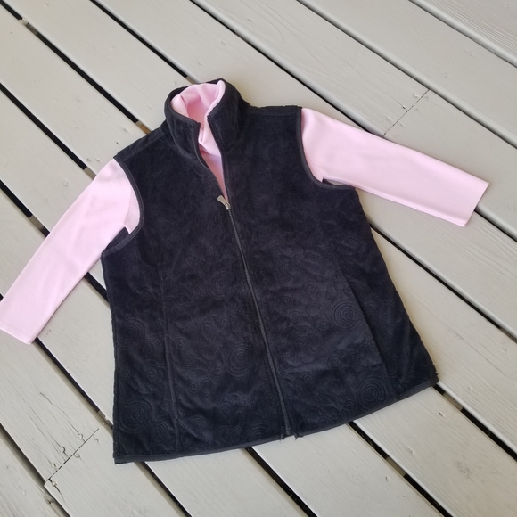 L plush blk vest with pockets and scrolls - Picture 11 of 11